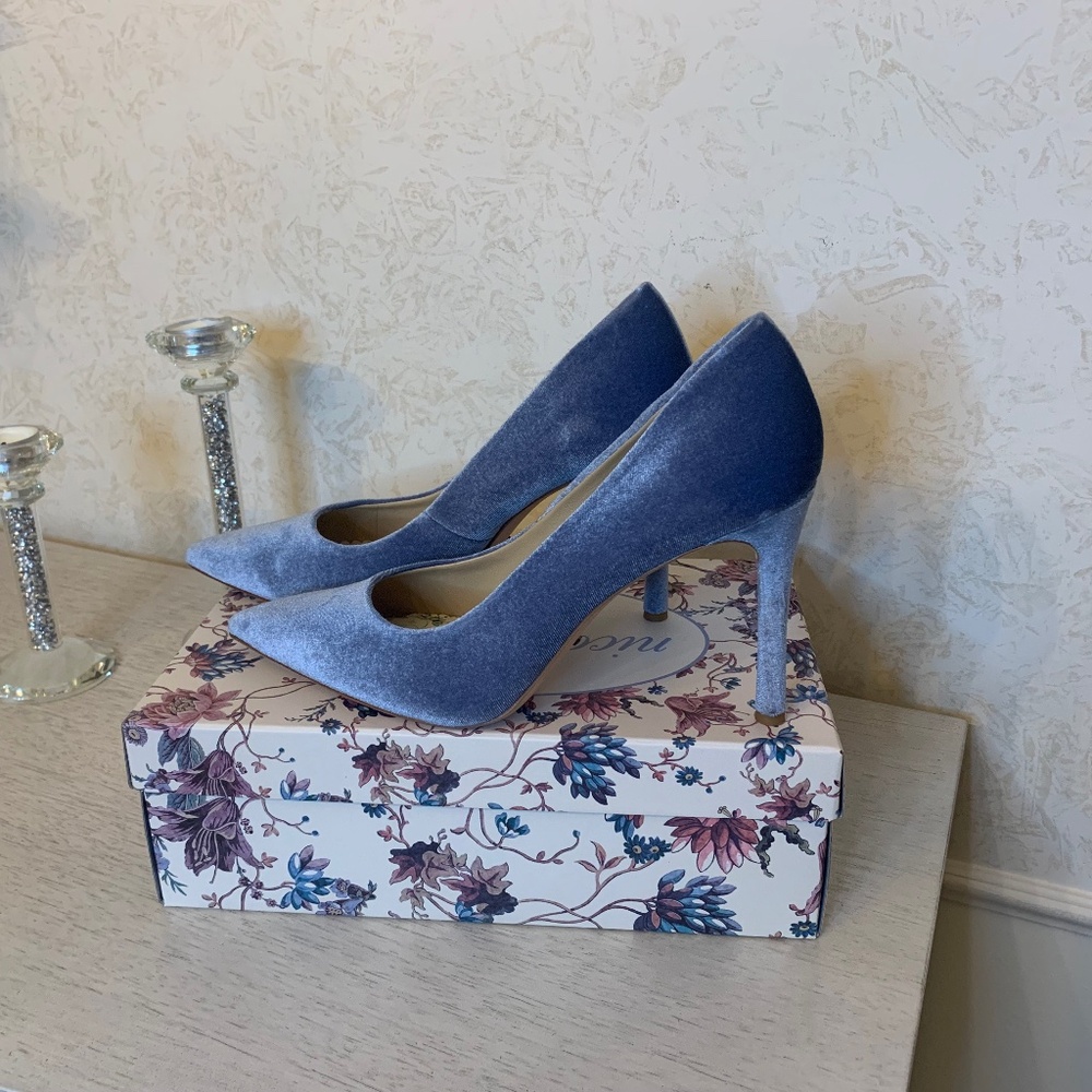 Women’s Antonio Melani Light Blue Velvet Heels, Size 11